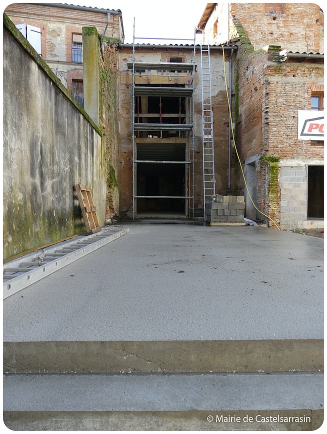 Une nouvelle dalle en béton a été coulée