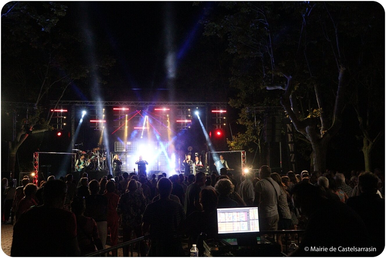 Fête de la Libération a la promenade du Château le mardi 20 août 2024 avec l'orchestre Newzik de Bruno Esposito