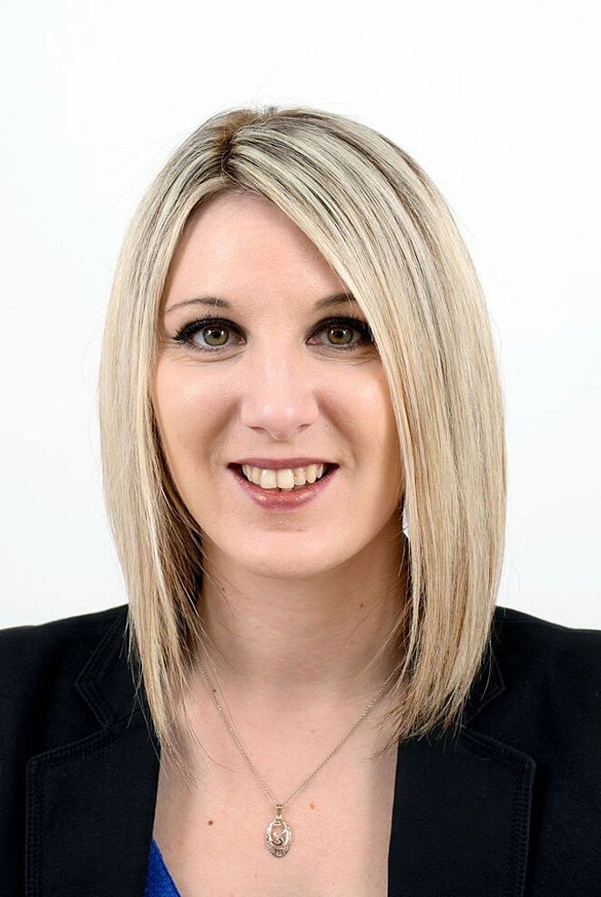 Portrait de face de Madame Sierra Portrait de face de Madame Sierra