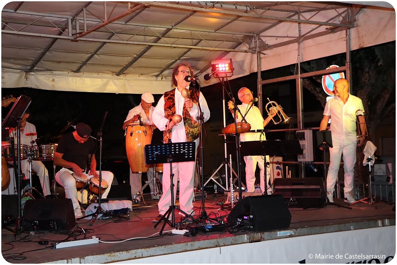FESTIV'ÉTÉ 2025 - Marché Artisanal et Gourmand Vendredi 1er aout au Port Jacques-Yves Cousteau avec le groupe Loca Salsa
