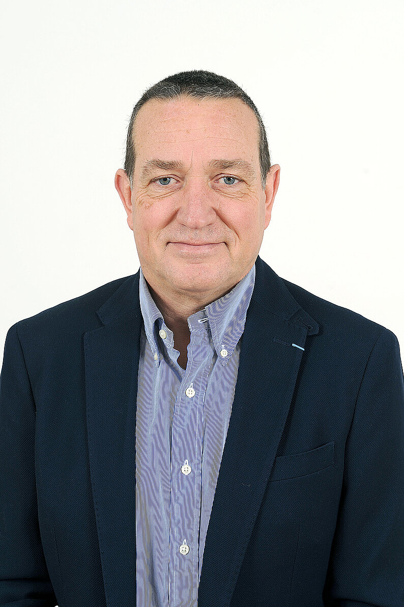 Portrait du cinquième adjoint au maire, David EIDESHEIM, de face