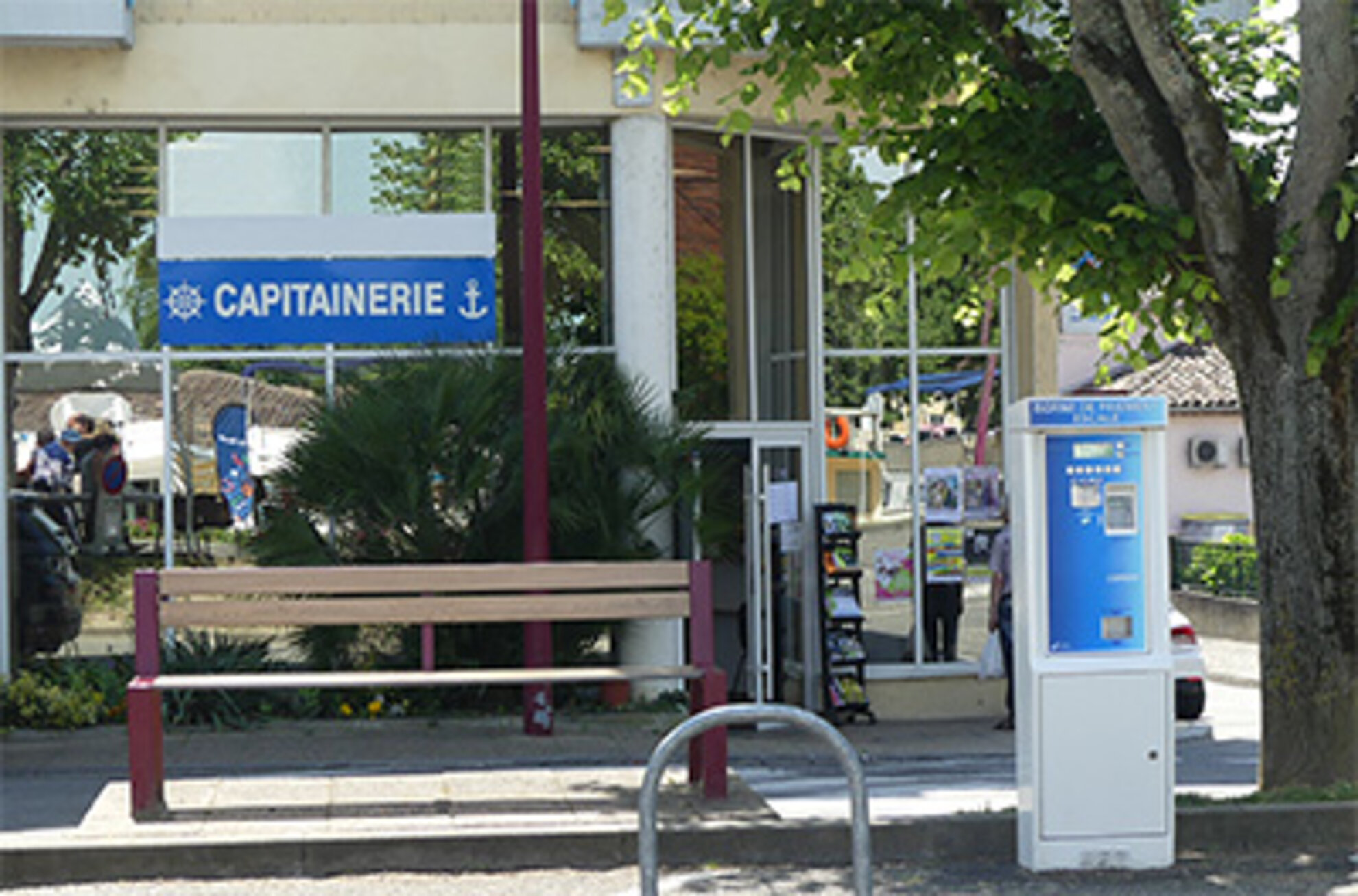 Extérieur de la capitainerie Extérieur de la capitainerie