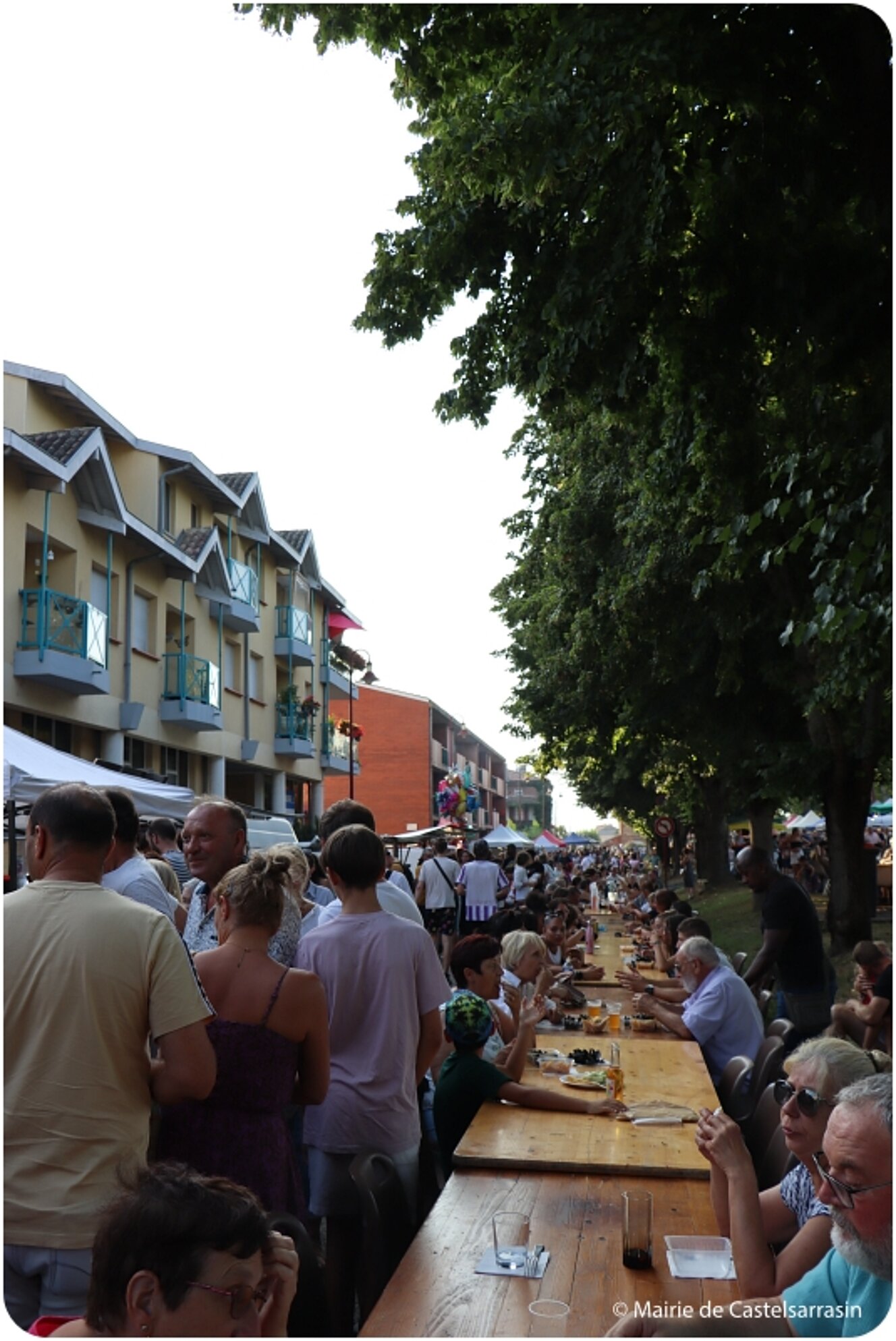 Festiv'été : Marché artisanal et Gourmand - Vendredi 2 aout 2024 au Port Jacques-Yves Cousteau avec le groupe JEYO