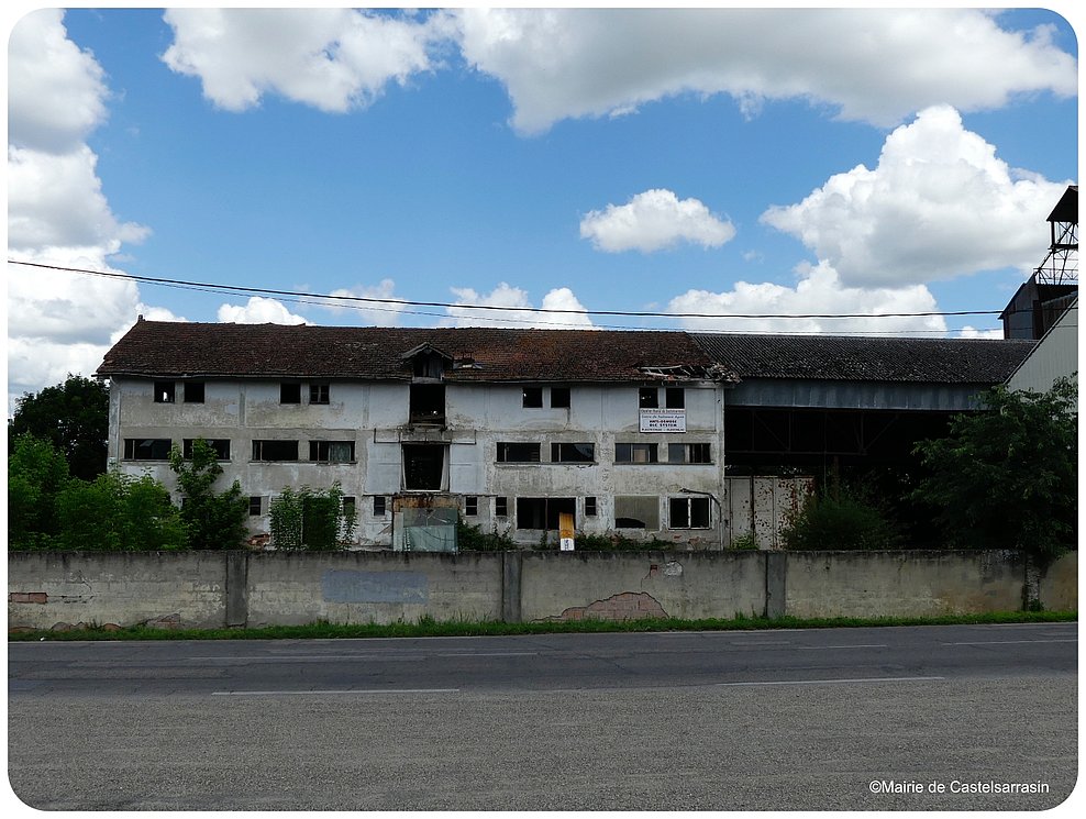 Ancien chantier fluvial de face