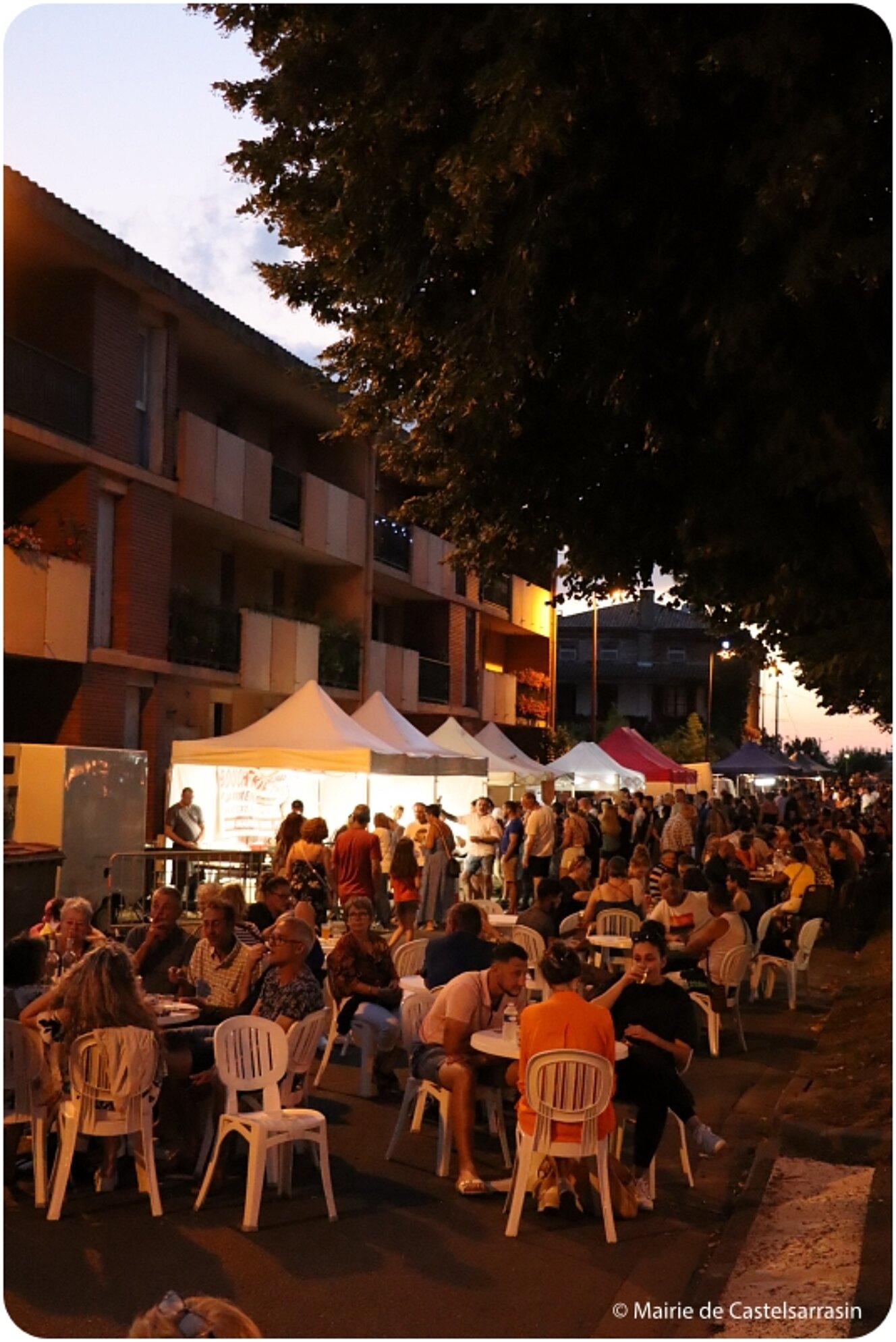 Festiv'été : Marché artisanal et Gourmand - Vendredi 2 aout 2024 au Port Jacques-Yves Cousteau avec le groupe JEYO