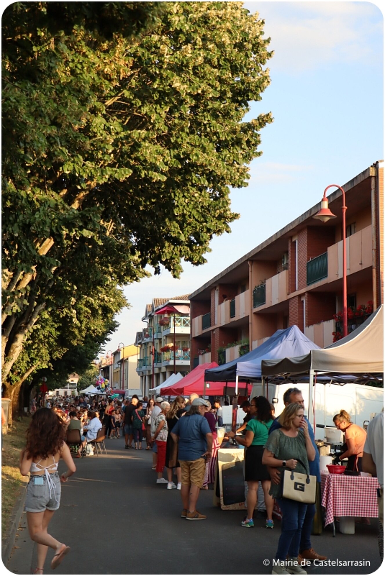 Festiv'été : Marché artisanal et Gourmand - Vendredi 2 aout 2024 au Port Jacques-Yves Cousteau avec le groupe JEYO