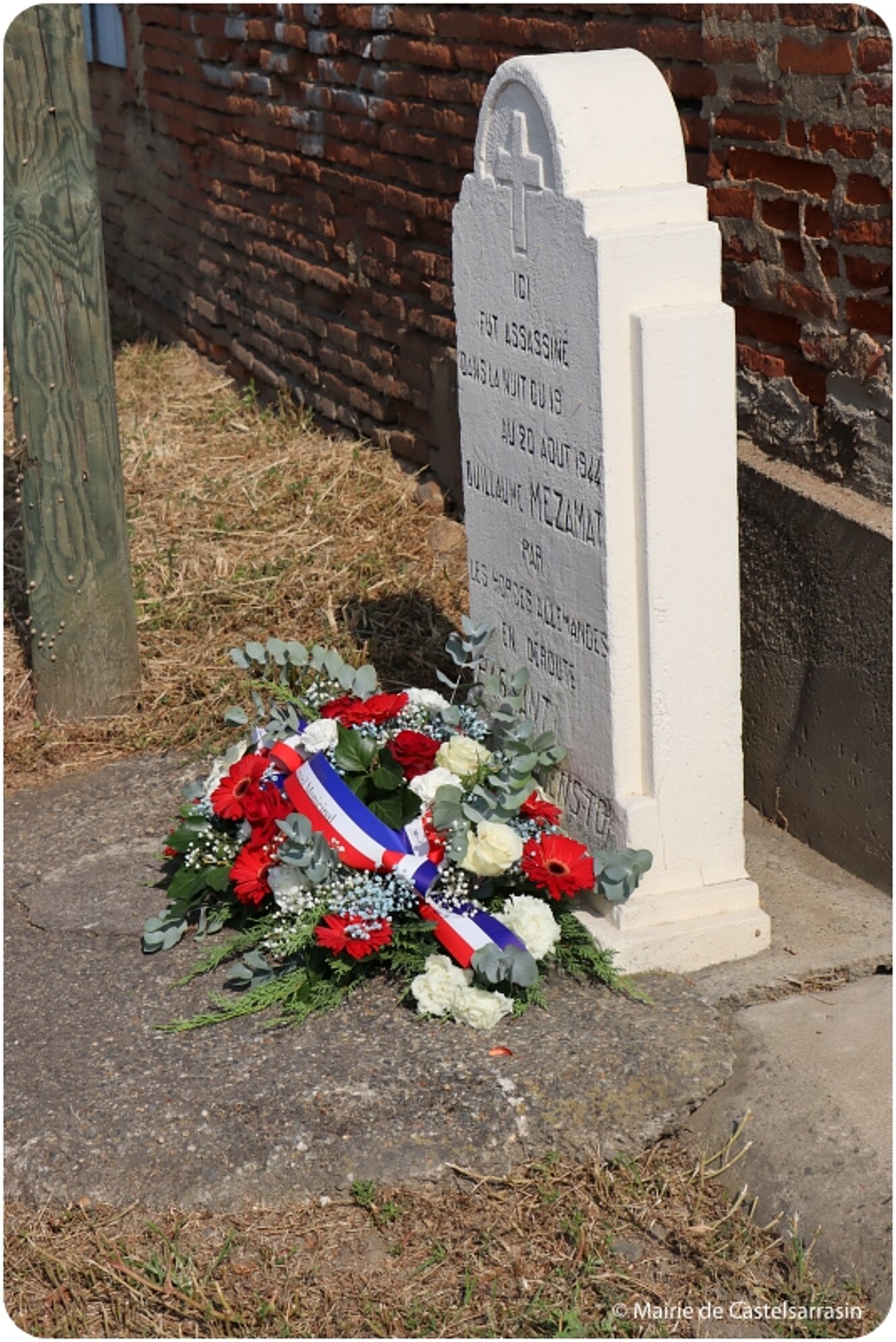 Dépot de gerbe sur la stèle de Guillaume Mézamat à l'occasion des 80 ans de la Libération de Castelsarrasin le 20 aout 2024