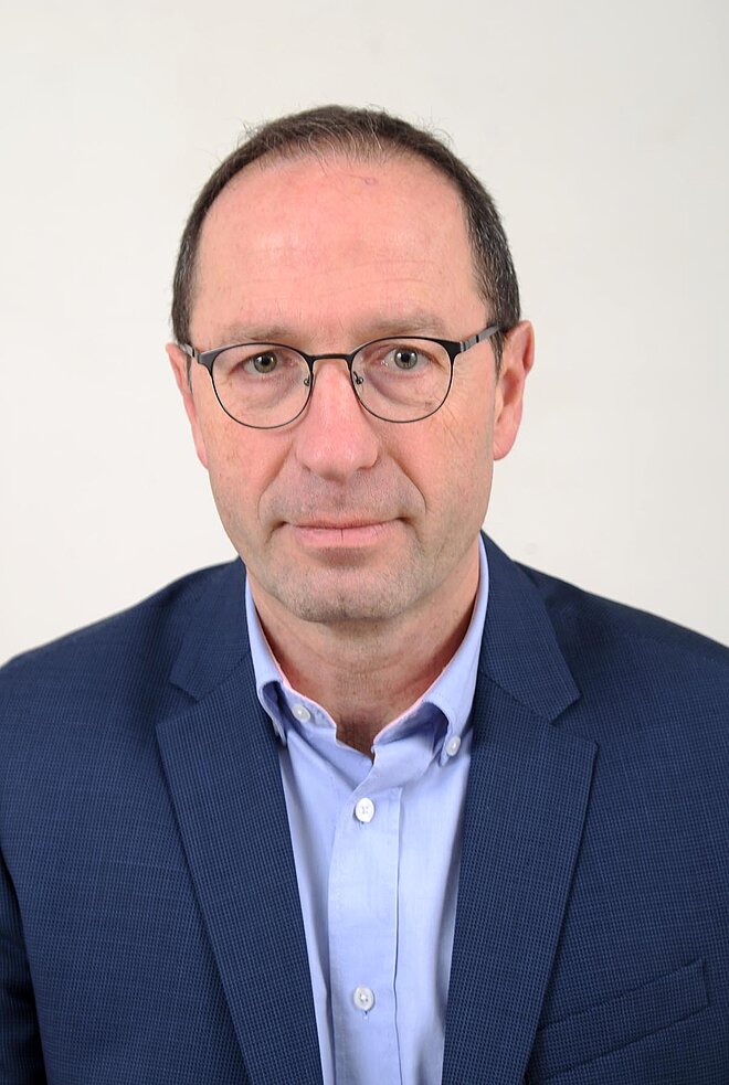 Portrait de face de Monsieur Rémia Portrait de face de Monsieur Rémia