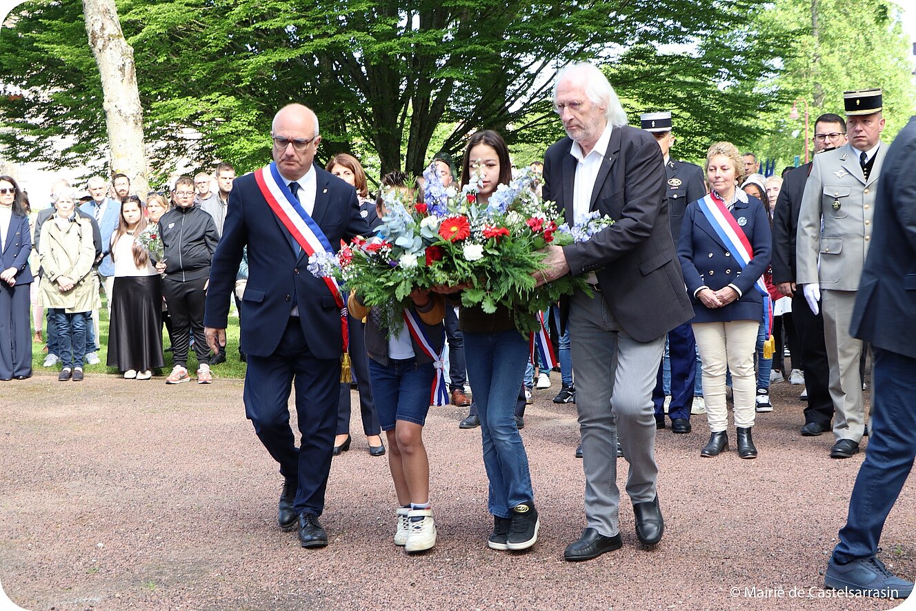 Le 8 mai 2025, le Conseil Municipal des Jeunes a participé à la commémoration de la Fête de la Victoire de 1945, organisée au Monument aux Morts de Castelsarrasin.