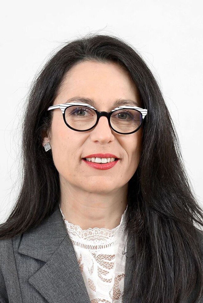 Portrait de face de Madame Caverzan Portrait de face de Madame Caverzan