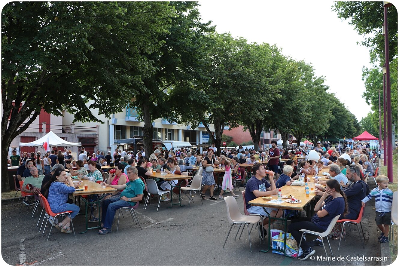 FESTIV'ÉTÉ 2025 - Marché Artisanal et Gourmand Vendredi 1er aout au Port Jacques-Yves Cousteau avec le groupe Loca Salsa