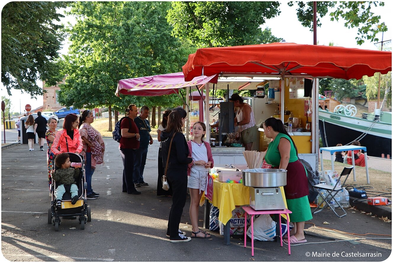FESTIV'ÉTÉ 2025 - Marché Artisanal et Gourmand Vendredi 1er aout au Port Jacques-Yves Cousteau avec le groupe Loca Salsa