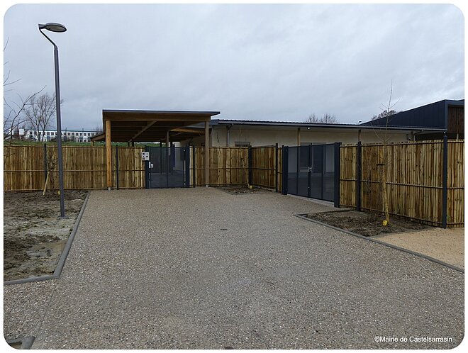 Entrée de l'école maternelle Entrée de l'école maternelle