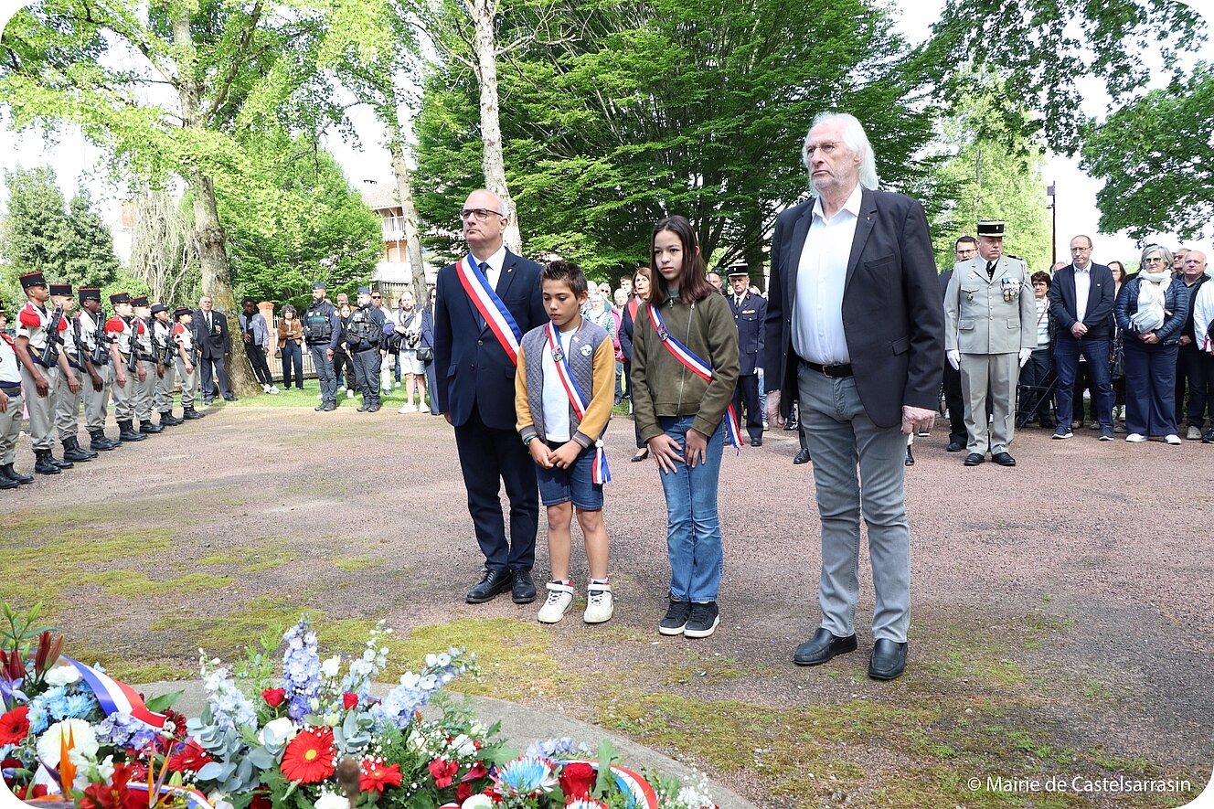 Le 8 mai 2025, le Conseil Municipal des Jeunes a participé à la commémoration de la Fête de la Victoire de 1945, organisée au Monument aux Morts de Castelsarrasin.