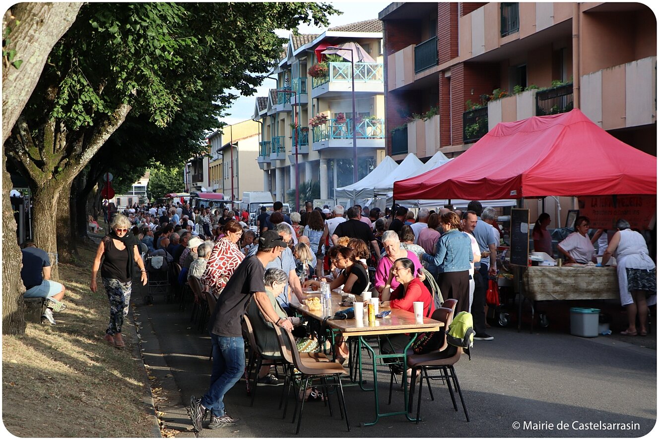 FESTIV'ÉTÉ 2025 - Marché Artisanal et Gourmand Vendredi 1er aout au Port Jacques-Yves Cousteau avec le groupe Loca Salsa