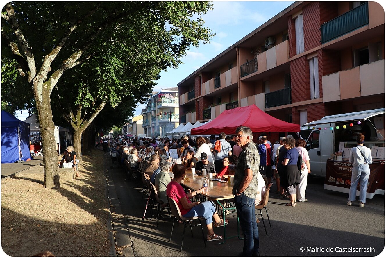 FESTIV'ÉTÉ 2025 - Marché Artisanal et Gourmand Vendredi 1er aout au Port Jacques-Yves Cousteau avec le groupe Loca Salsa