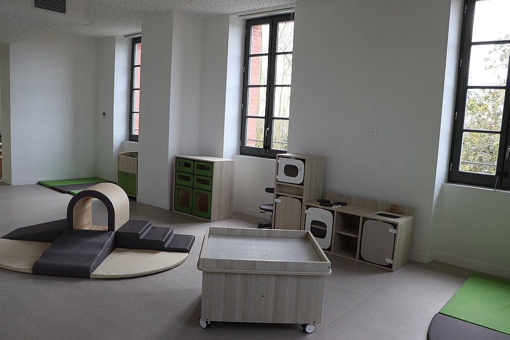 Installation du mobilier au Pôle enfance -2025