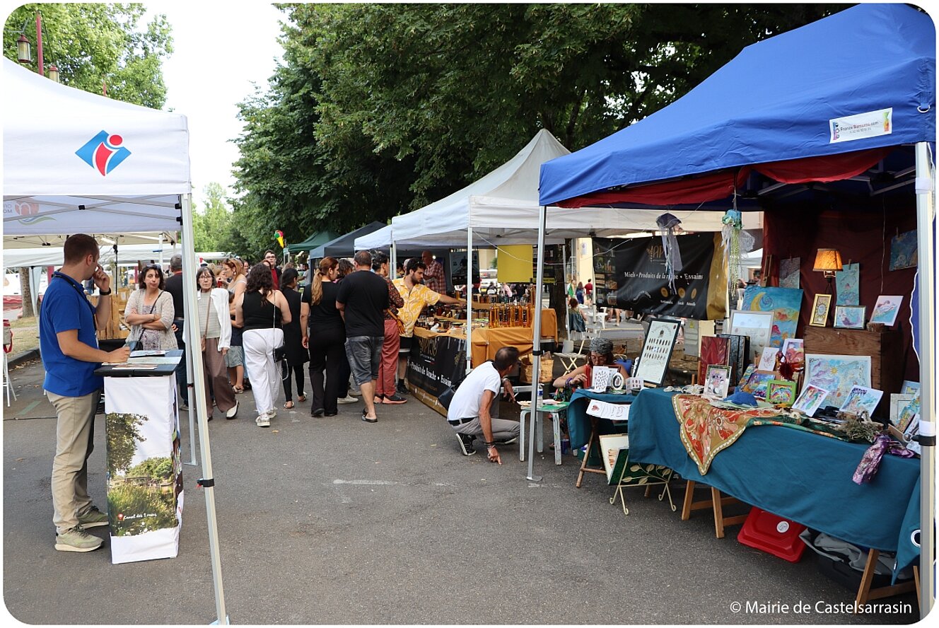 FESTIV'ÉTÉ 2025 - Marché Artisanal et Gourmand Vendredi 1er aout au Port Jacques-Yves Cousteau avec le groupe Loca Salsa