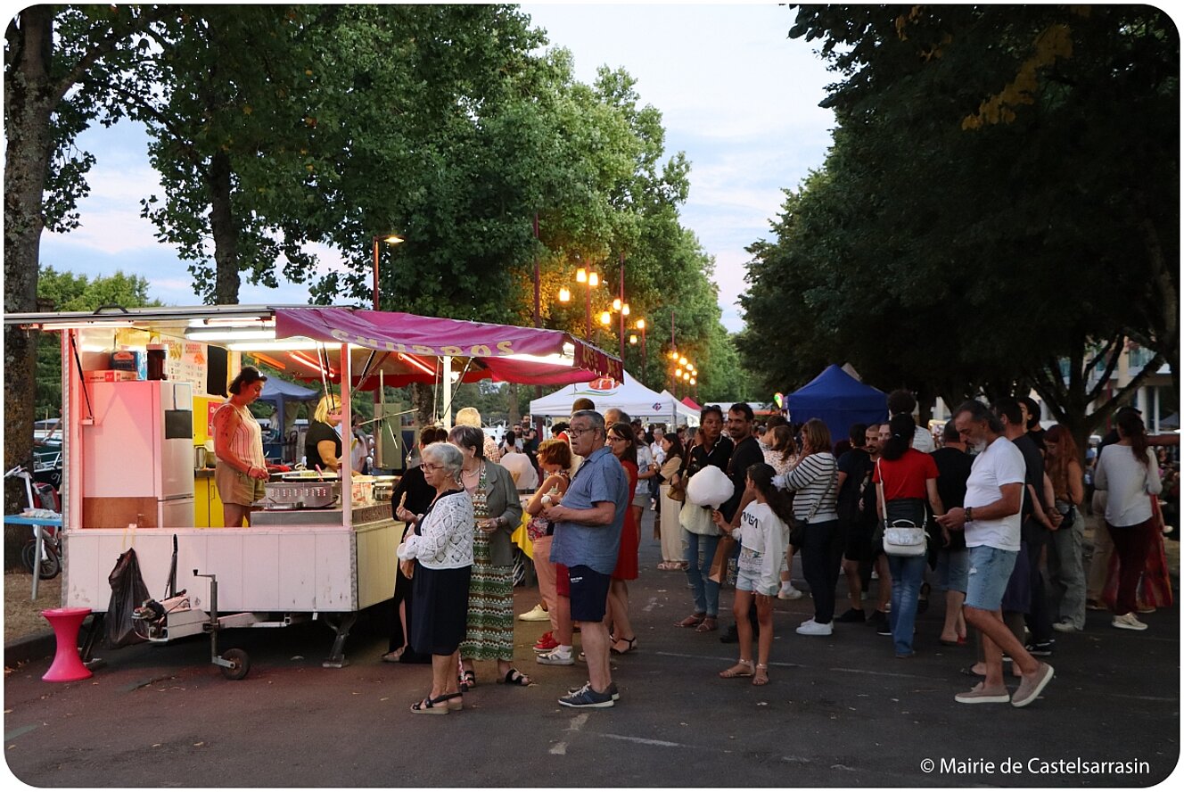 FESTIV'ÉTÉ 2025 - Marché Artisanal et Gourmand Vendredi 1er aout au Port Jacques-Yves Cousteau avec le groupe Loca Salsa