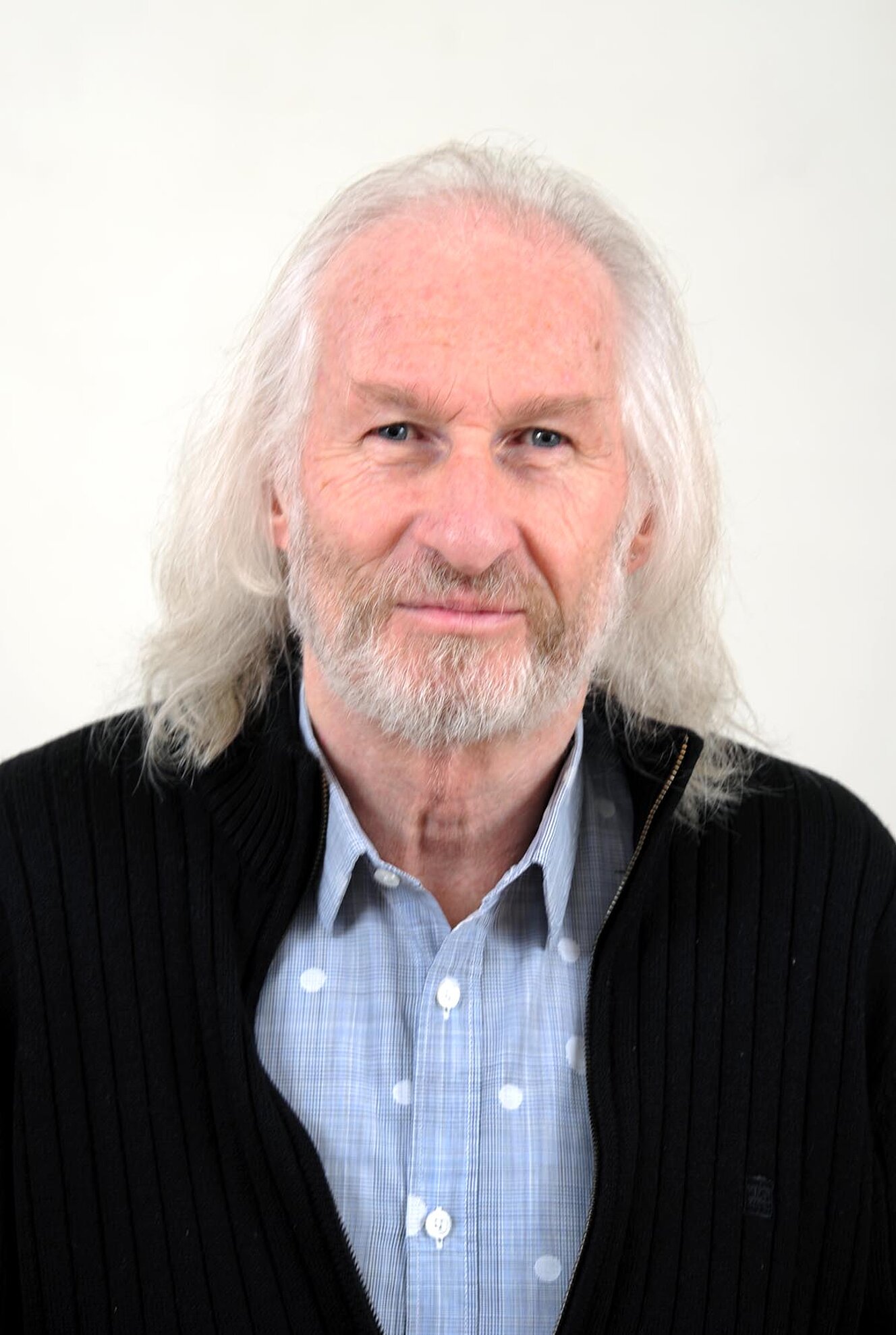 Portrait du premier adjoint au maire, Michel Pons, de face Portrait du premier adjoint au maire, Michel Pons, de face