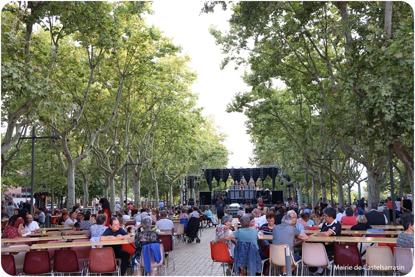Fête de la Libération a la promenade du Château le mardi 20 août 2024 avec l'orchestre Newzik de Bruno Esposito