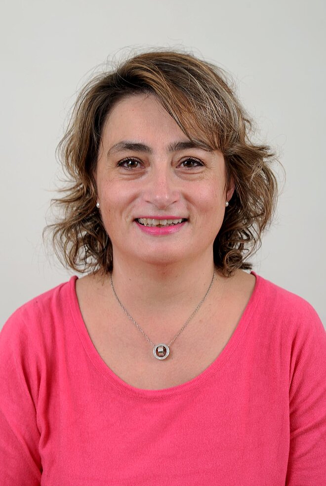 Portrait de face d'Isabelle DE LA VEGA Portrait de face d'Isabelle DE LA VEGA