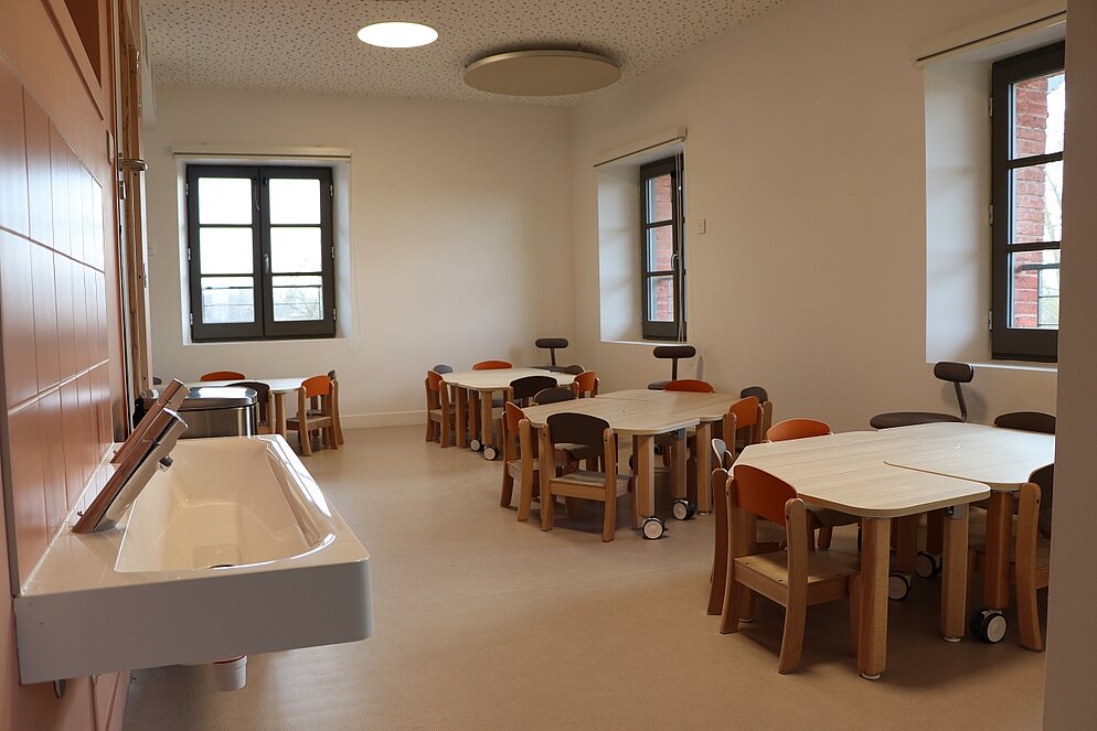 Installation du mobilier au Pôle enfance -2025