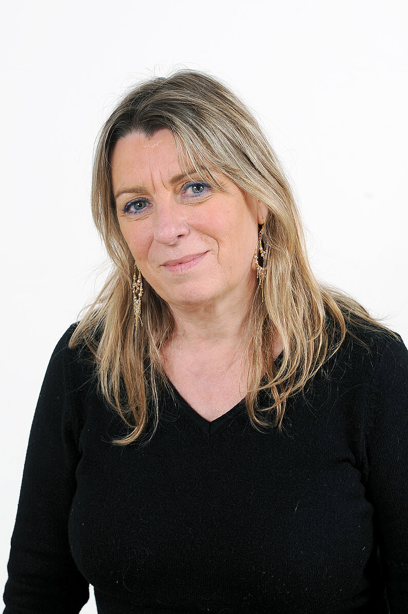 Portrait de la quatrième adjointe au maire, Lydie BENCE, de face