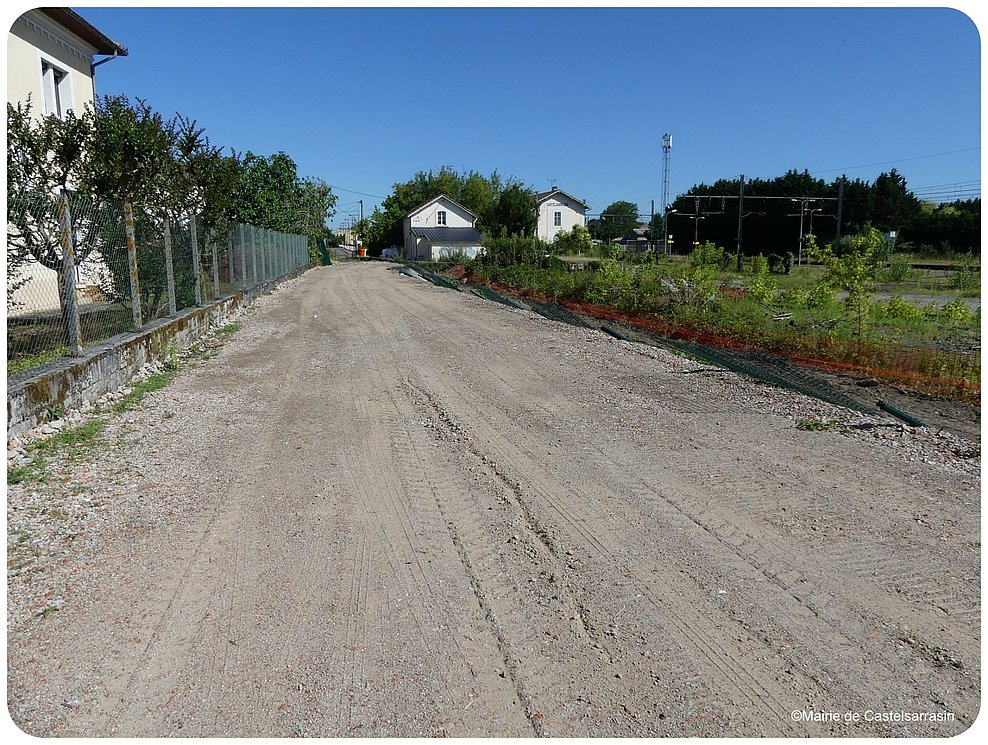 les traces des roues sont les seules témoins restantes du passage des engins