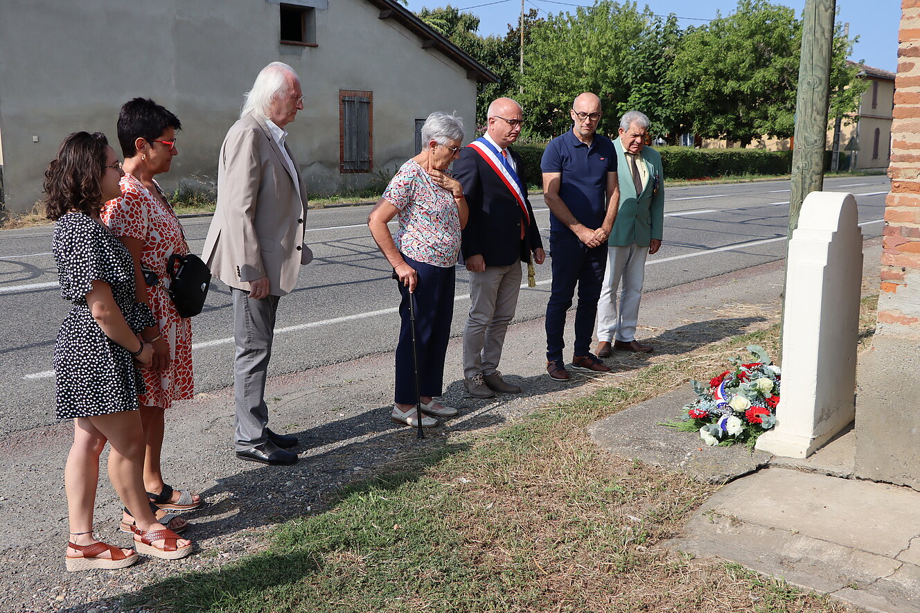 Dépot de gerbe sur la stèle de Guillaume Mézamat à l'occasion des 80 ans de la Libération de Castelsarrasin le 20 aout 2024