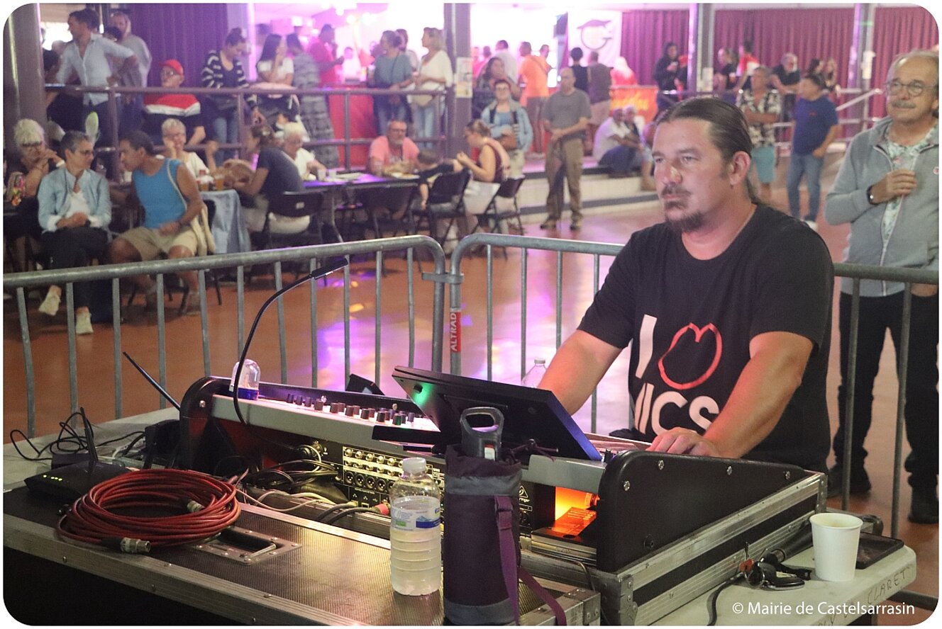 FESTIV'ÉTÉ | FÊTE DE LA LIBÉRATION AVEC L'ORCHESTRE NEWZIK - Mercredi 20 août 2025 - Salle Jean Moulin