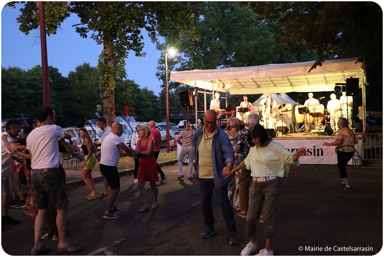 FESTIV'ÉTÉ 2025 - Marché Artisanal et Gourmand Vendredi 1er aout au Port Jacques-Yves Cousteau avec le groupe Loca Salsa
