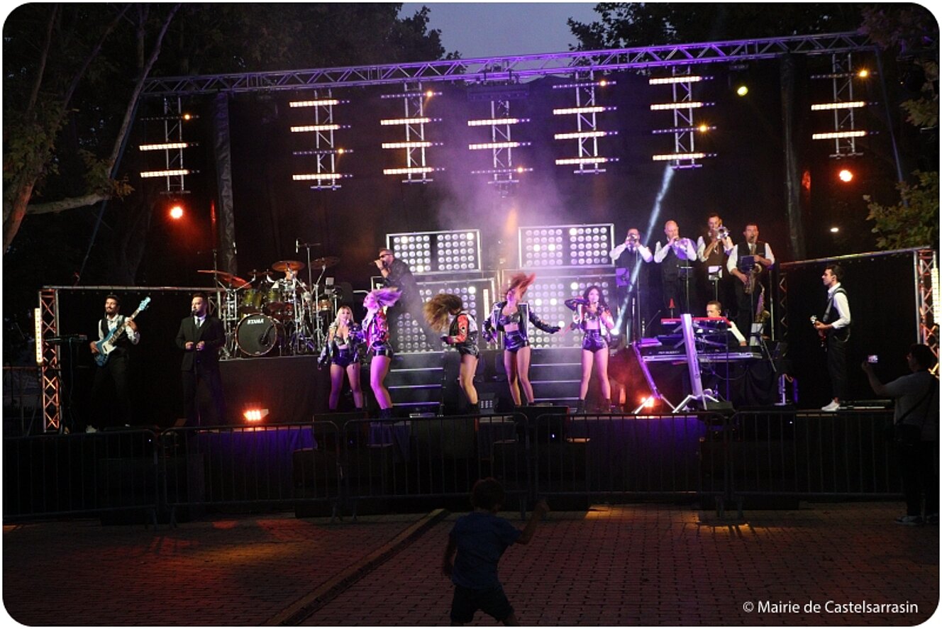 Fête de la Libération a la promenade du Château le mardi 20 août 2024 avec l'orchestre Newzik de Bruno Esposito