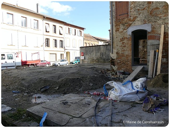   Maison d'Espagne au début des travaux, aplanissement du sol