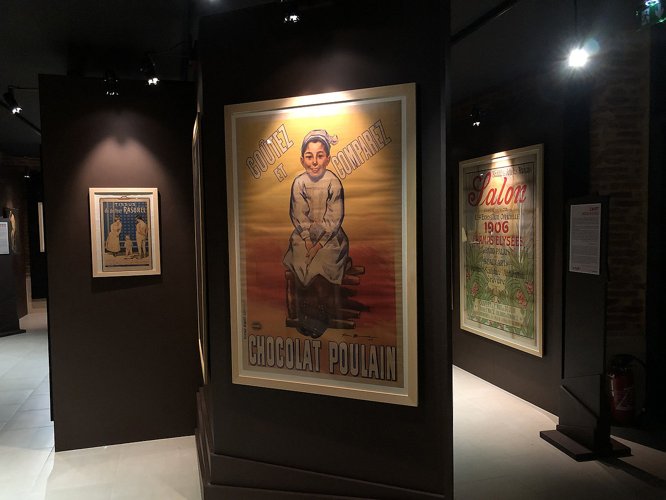 Affiche réalisée par Firmin Bouisset, présente dans le musée