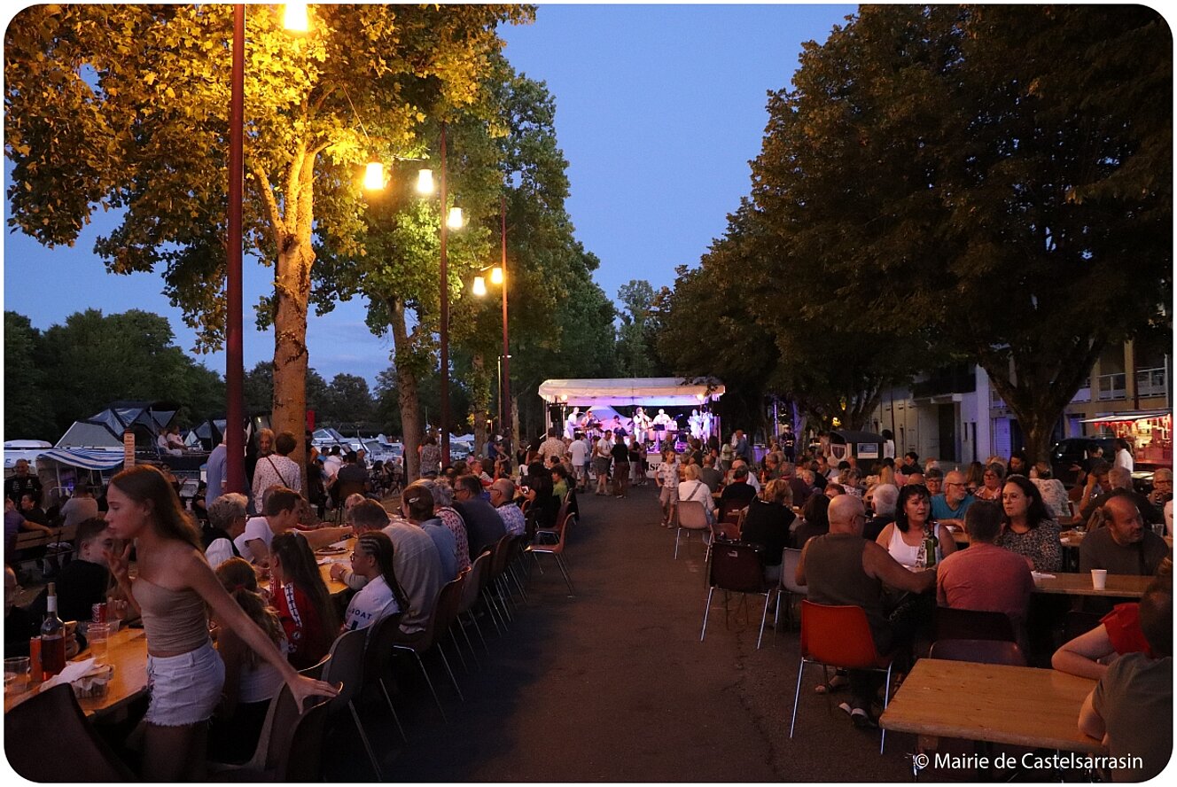 FESTIV'ÉTÉ 2025 - Marché Artisanal et Gourmand Vendredi 1er aout au Port Jacques-Yves Cousteau avec le groupe Loca Salsa