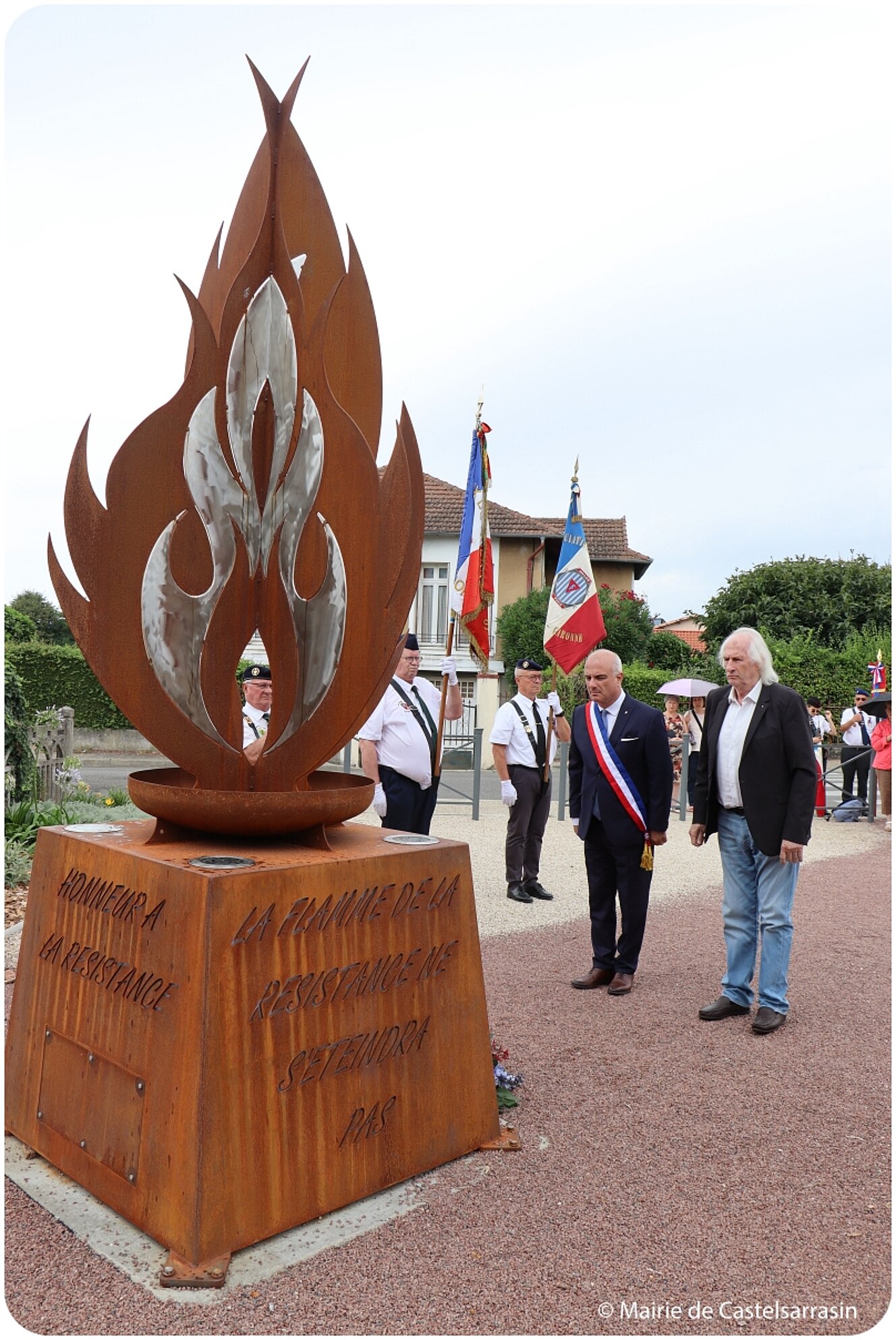 Cérémonie à la flamme de la Résistance (Rue du Commandant Defraux)