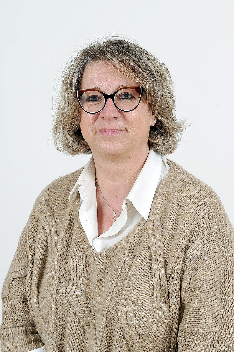 Portrait de la huitième adjointe au maire, Marie-Laure THEDIE, de face