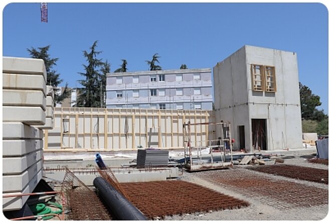 Deuxième étape du chantier, le batiment est en construction