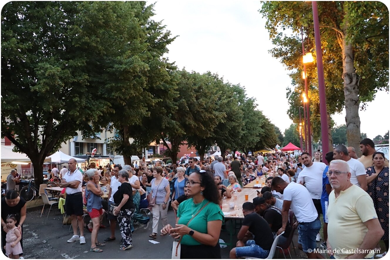 Festiv'été : Marché artisanal et Gourmand - Vendredi 2 aout 2024 au Port Jacques-Yves Cousteau avec le groupe JEYO