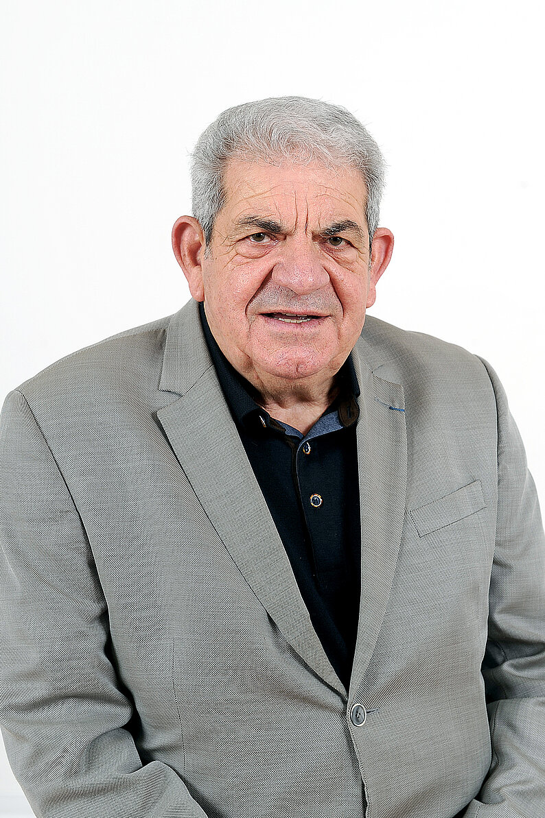 Portrait du neuvième adjoint au maire, Serge DURRENS, de face