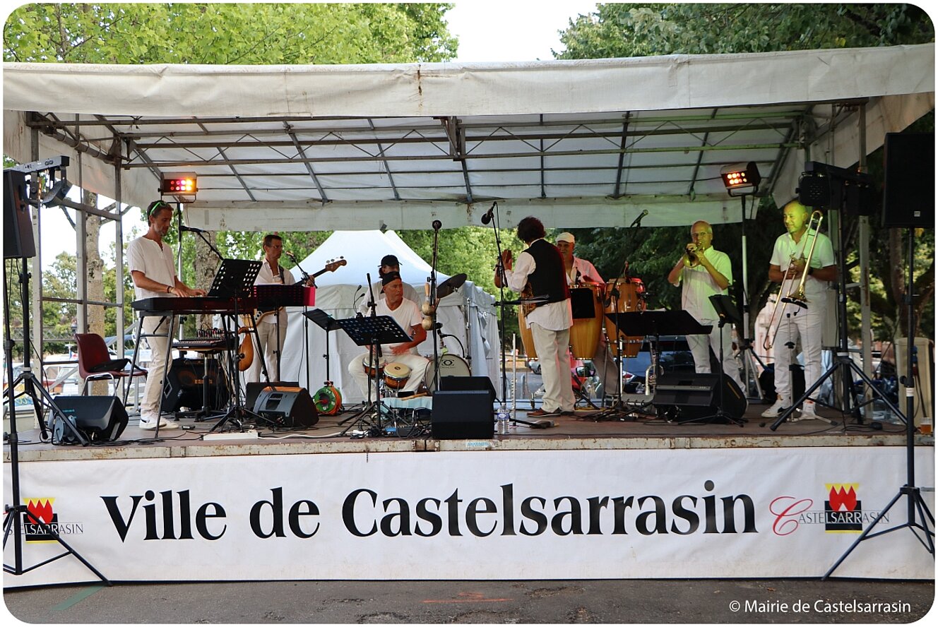 FESTIV'ÉTÉ 2025 - Marché Artisanal et Gourmand Vendredi 1er aout au Port Jacques-yves Cousteau avec le groupe Loca Salsa