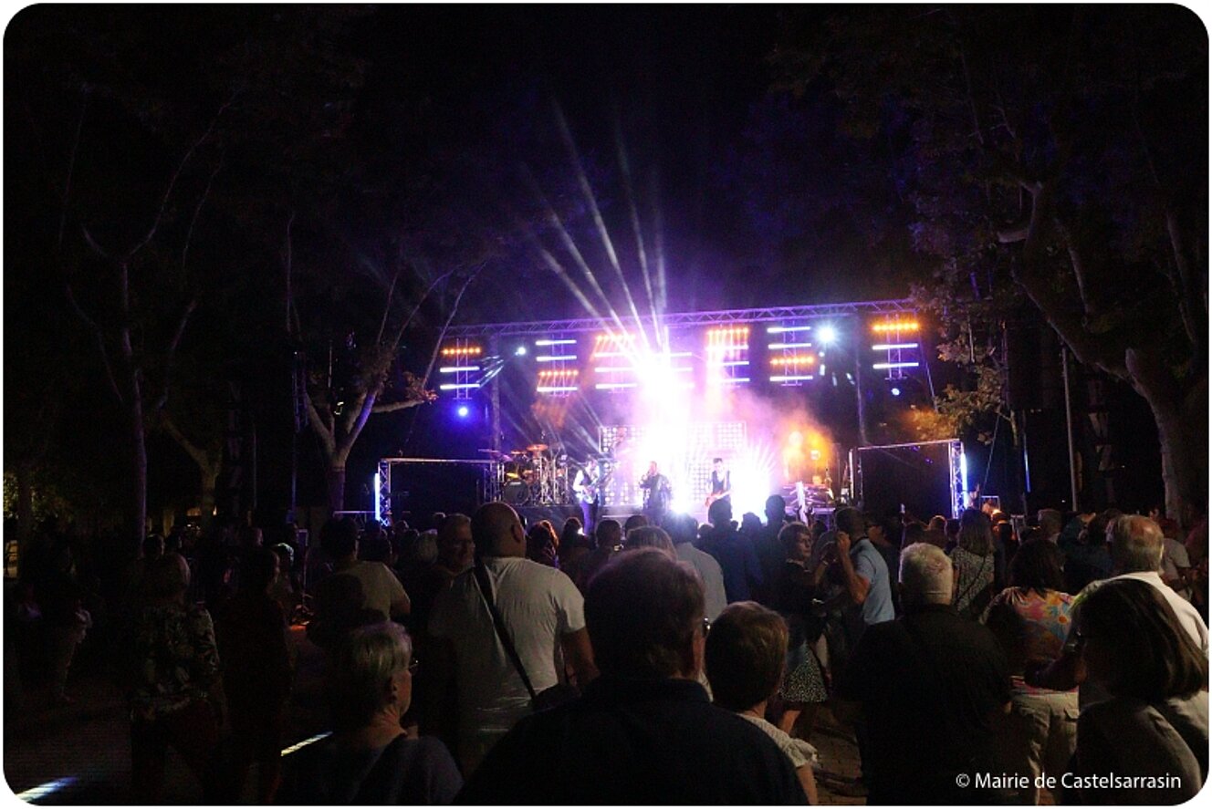 Fête de la Libération a la promenade du Château le mardi 20 août 2024 avec l'orchestre Newzik de Bruno Esposito