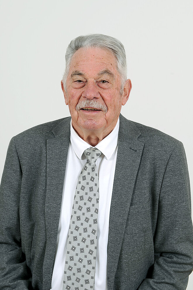 Portrait de face de Monsieur Serge LANNES