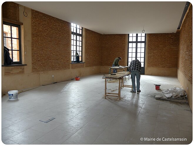 Ouvriers travaillant sur le chantier de la maison d'Espagne, octobre 2021 Ouvriers travaillant sur le chantier de la maison d'Espagne, octobre 2021