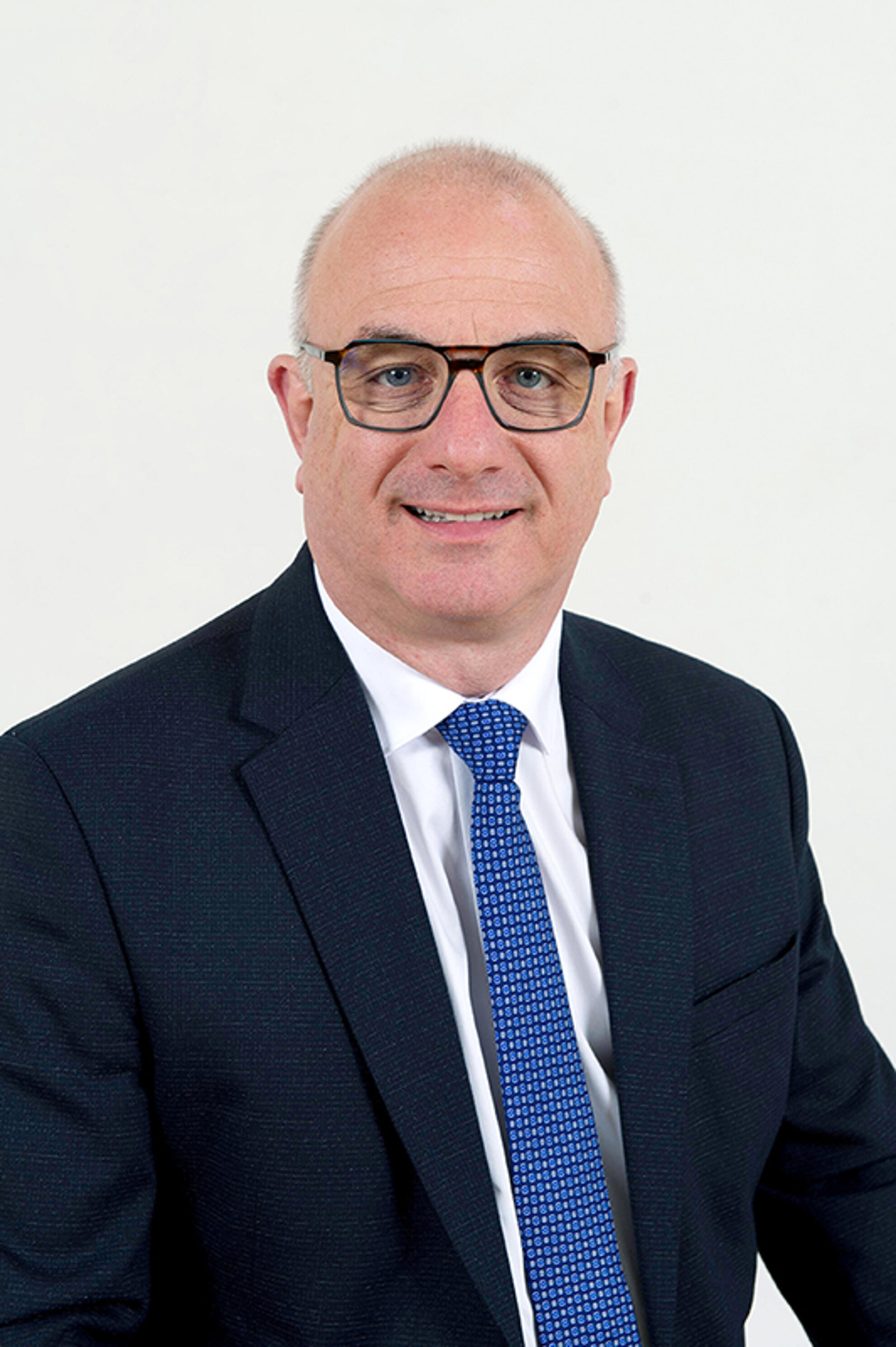 Portrait du Maire, Jean-Philippe Besiers, de trois-quart, souriant