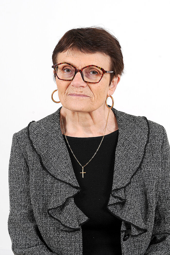 Portrait de face de Madame Hélène FURLAN