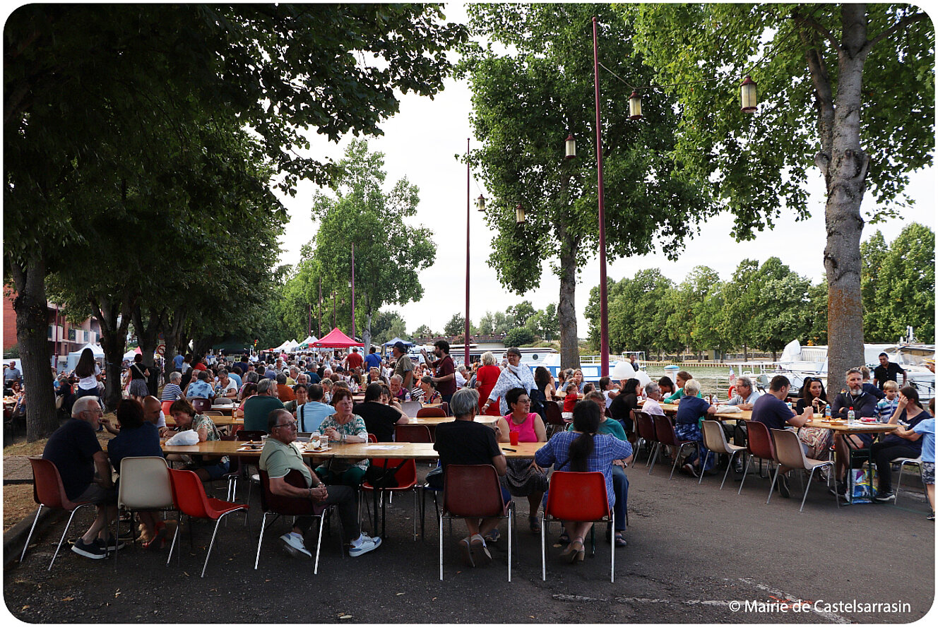 FESTIV'ÉTÉ 2025 - Marché Artisanal et Gourmand Vendredi 1er aout au Port Jacques-Yves Cousteau avec le groupe Loca Salsa