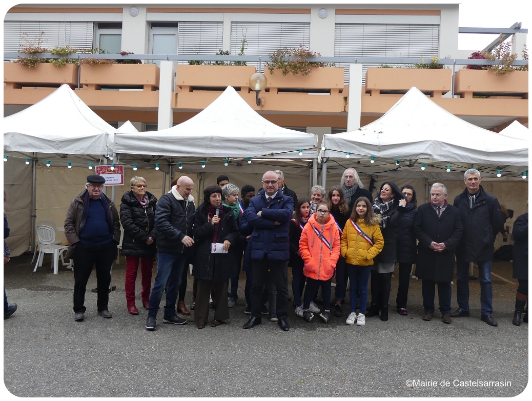 Les élus du CMJ et monsieur le maire à l'ouverture du marché de Noël