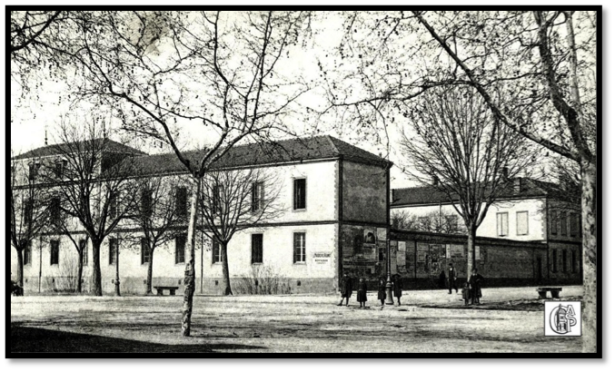 Photographie en noir et blanc de l'ancien collège